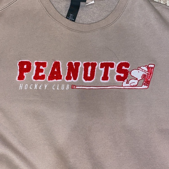 Brown, Hockey Peanuts crew neck size Large - Picture 2 of 4